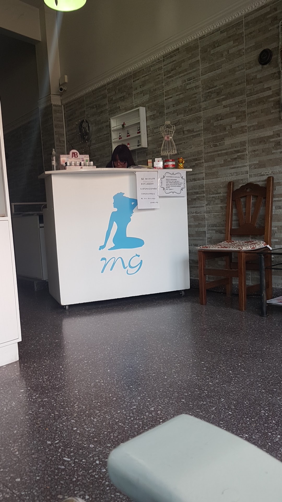 Mostrador de recepción del centro de estética MG Marina Gonzalez