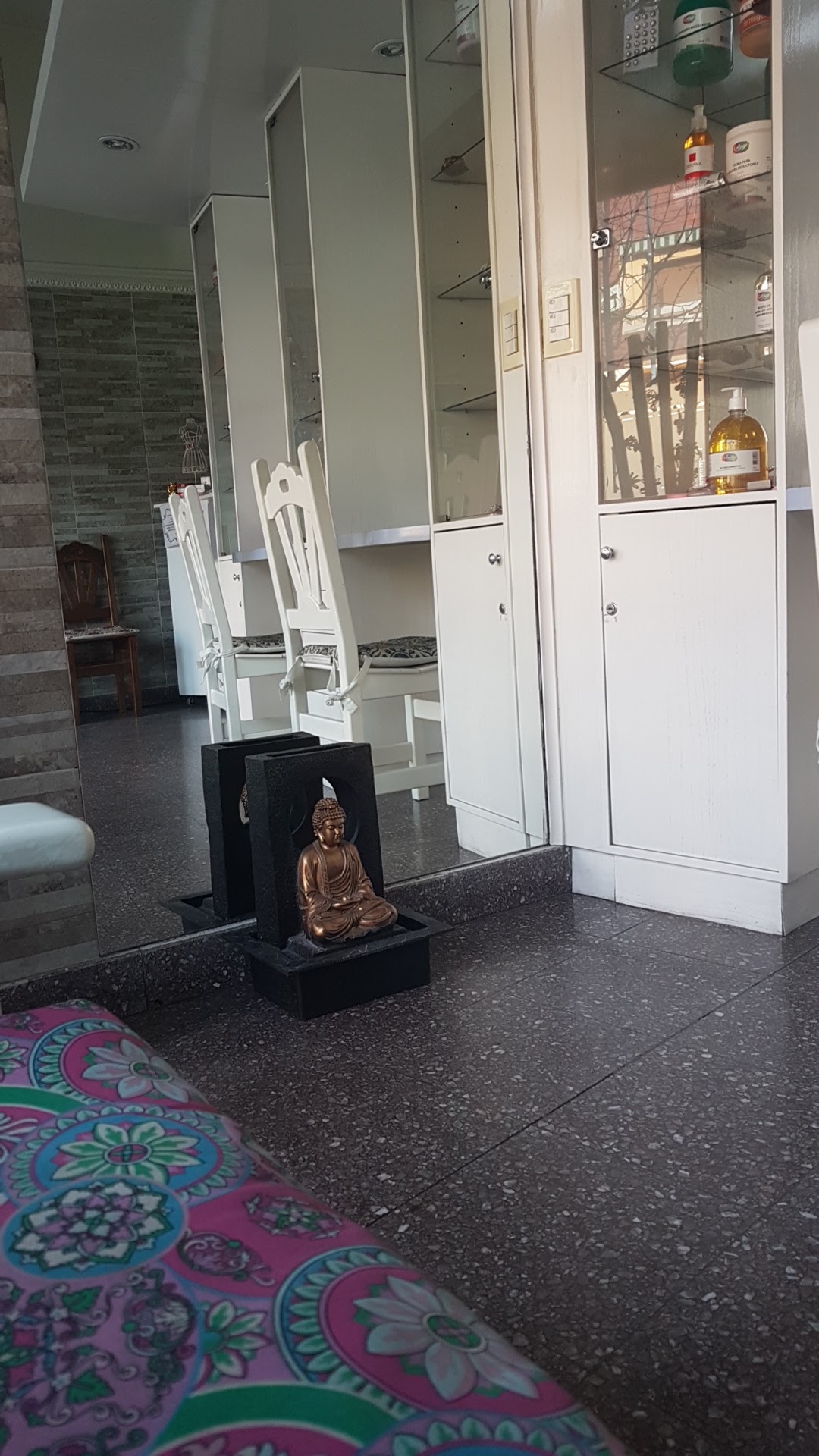 Sala de espera del centro de estética en Flores